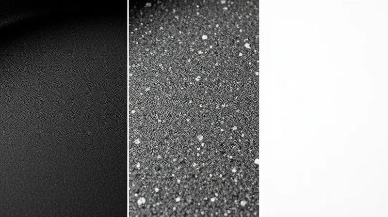 Imagem macro mostrando a textura de três revestimentos de frigideira: teflon preto, cerâmica branca e pedra cinza.