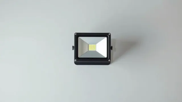 Os 8 Melhores Refletores LED de 2026: Guia Completo para Iluminação Perfeita
